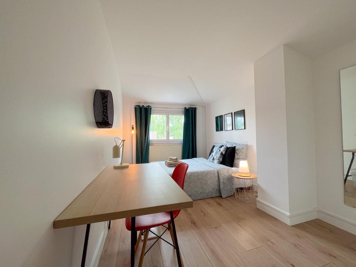 Maison Ideale Pour Visiter Paris Versailles - Chambres Privees Paris-Saclay Bures-sur-Yvette Rom bilde
